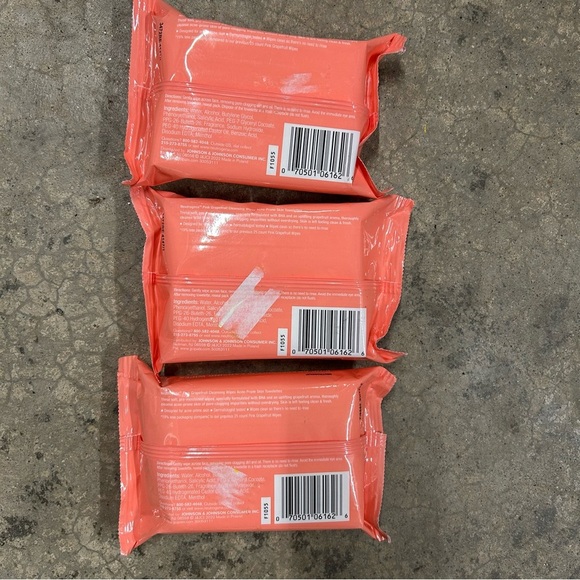 NWT Lot of 3 Neutrogena Cleansing Wipes Oil-Free Pink Grapefruit 3 pk 75‎ sheets - Picture 3 of 3